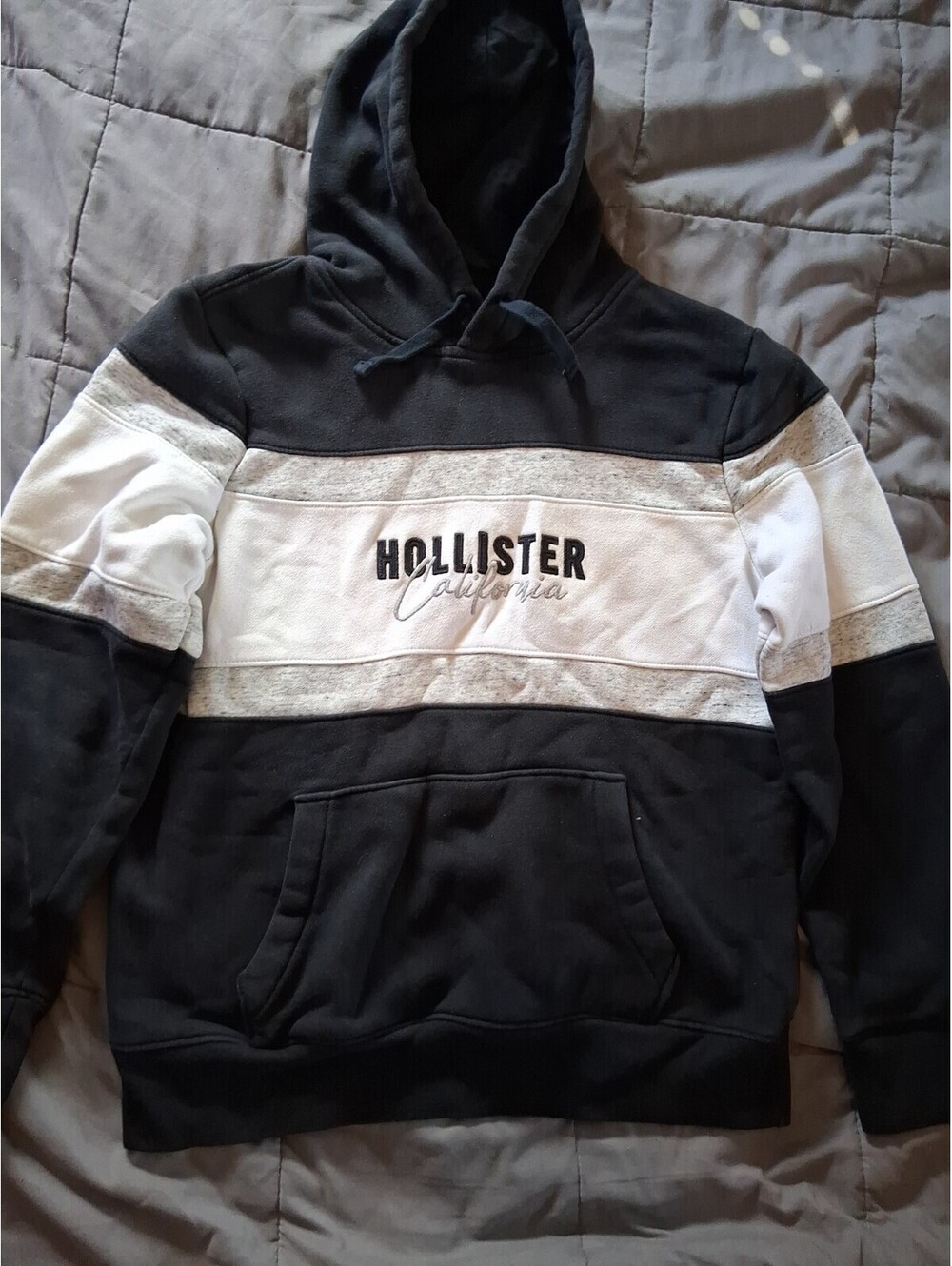 Hollister Men’s Black White Colorblock Fleece Pullover Hoodie Logo Pockets L E2